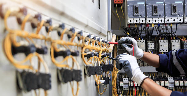 Professional Electrician technician working in DeLand Southwest, FL